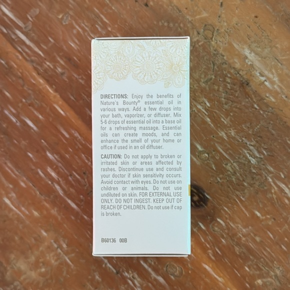 Nature’s Bounty new chamomile blended aromatherapy essential oil 10ml - Picture 2 of 5